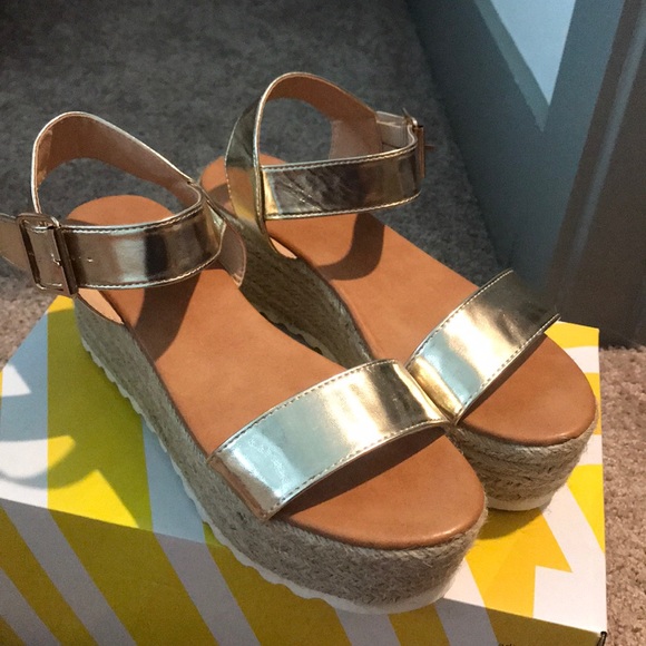 ams platform sandals